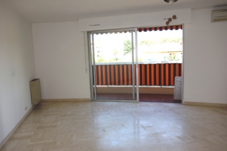 3 pièces traversant 69 m² , 2 stationnements, proche toutes commodités 3 pièces traversant 69 m² , 2 stationnements, proche toutes commodités
