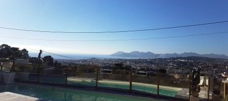 Appartement 3/4 pièces s’ouvrant sur une terrasse de 135 m² vue mer et piscine privée Appartement 3/4 pièces s’ouvrant sur une terrasse de 135 m² vue mer et piscine privée