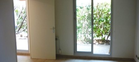 Le Cannet, studio avec jardin privatif, parking, cave Le Cannet, studio avec jardin privatif, parking, cave