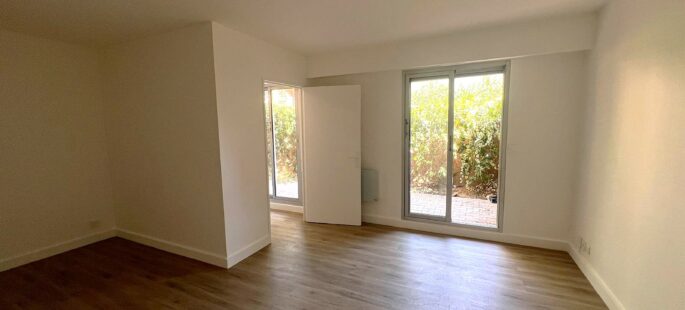 Le Cannet, studio avec jardin privatif, parking, cave
