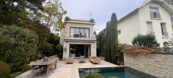 Le Cannet Europe, maison contemporaine meublée 4 pièces avec piscine et jardin, stationnement,