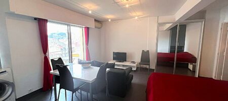 Proche Forville, Grand studio meublé avec coin nuit, balcon