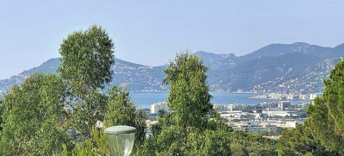 Pins Parasols, Le Cannet, 3/4 pièces à rénover, vue mer, terrasse, stationnement, piscine, tennis