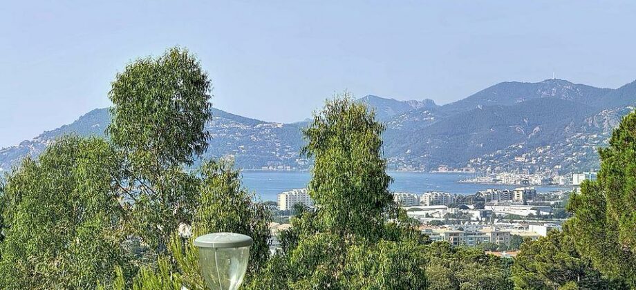 Pins Parasols, Le Cannet, 3/4 pièces à rénover, vue mer, terrasse, stationnement, piscine, tennis