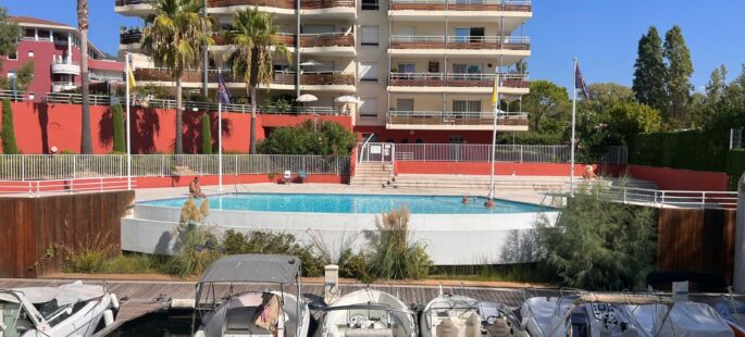 Mandelieu Marina Parc,  A louer 3 pièces, terrasse , piscine, parking.